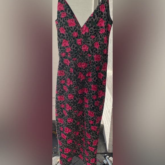 Betsy Johnson cocktail dress with floral print. - Picture 2 of 3